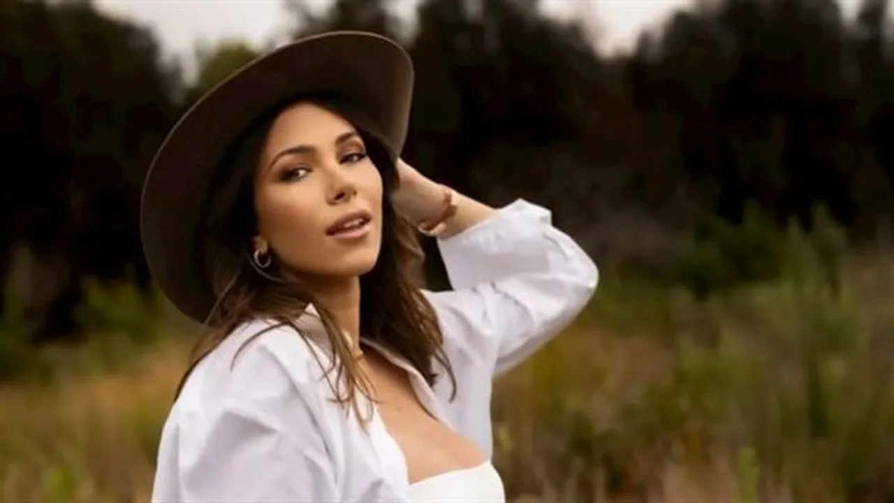 ببطن مكشوف.. دانييلا رحمة توثق لحظات انتظار مولودها الأول وسط الطبيعة